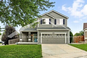 Building Photo - Spacious Home with Washer/Dryer and Centra...