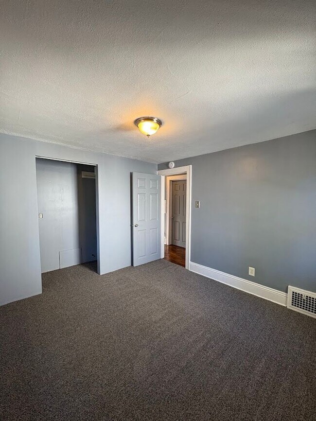 Building Photo - Four bedroom 2 full bath home for rent