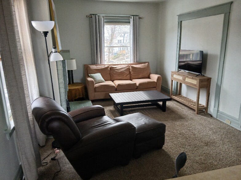 Building Photo - 2461 Fairview Ave