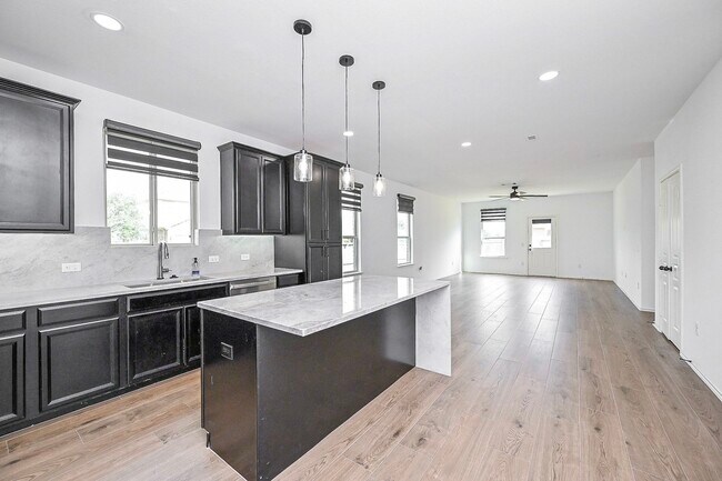 Building Photo - 5046 Royal Amber Ln