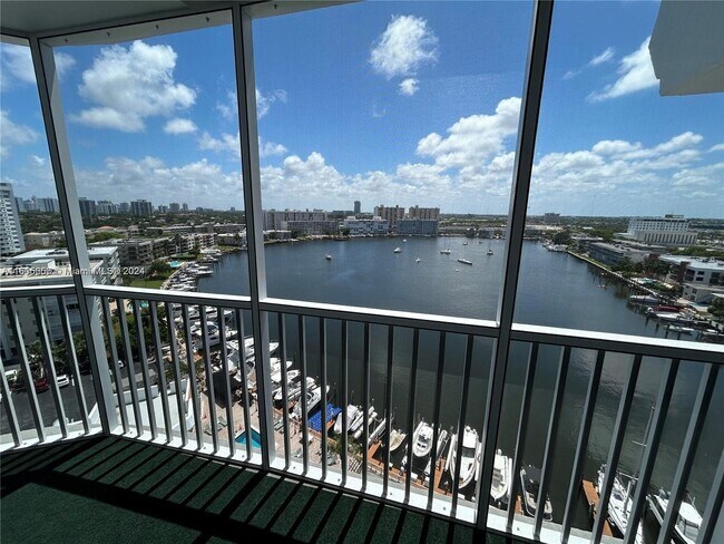 Building Photo - 100 Golden Isles Dr