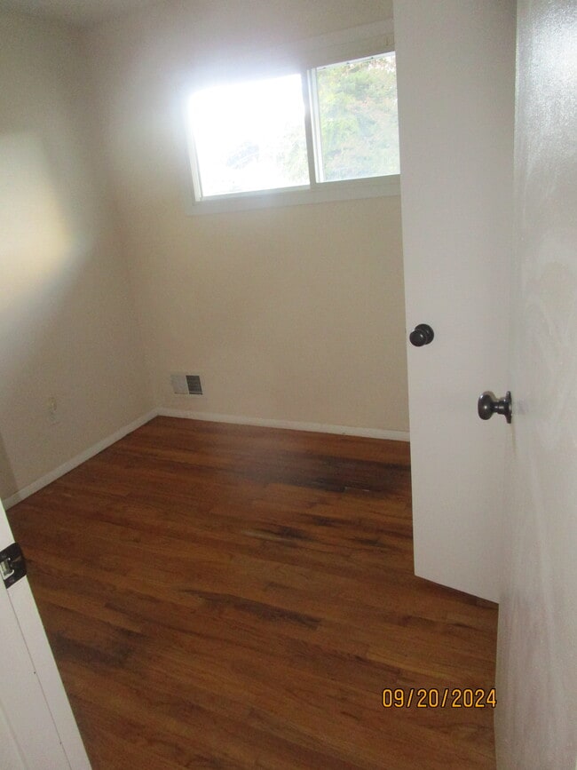 Building Photo - 33 Krug Ct