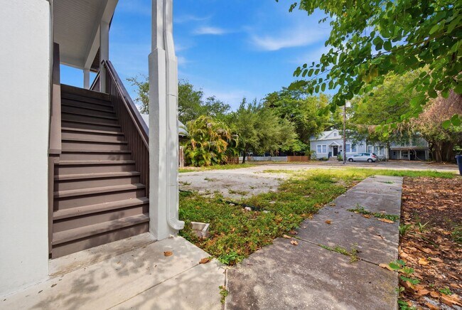 Building Photo - 310 E Frances Ave