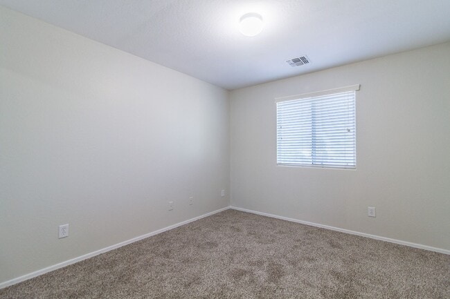 Building Photo - GORGEOUS 3BED 2.5 BATH HOME  NEAR CRIMSON/US60