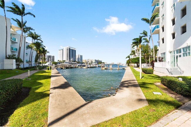 Building Photo - 7900 Harbor Island Dr