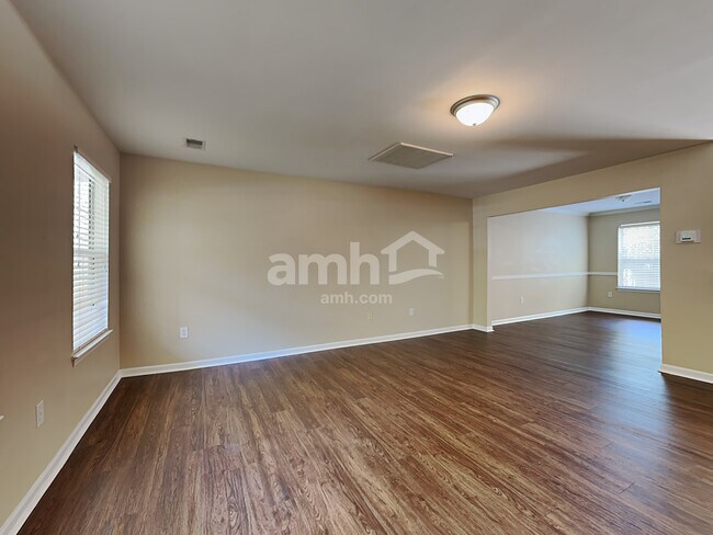 Building Photo - 103 Hawkesbury Rd