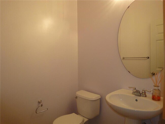 Building Photo - 11846 Emery Village Dr N