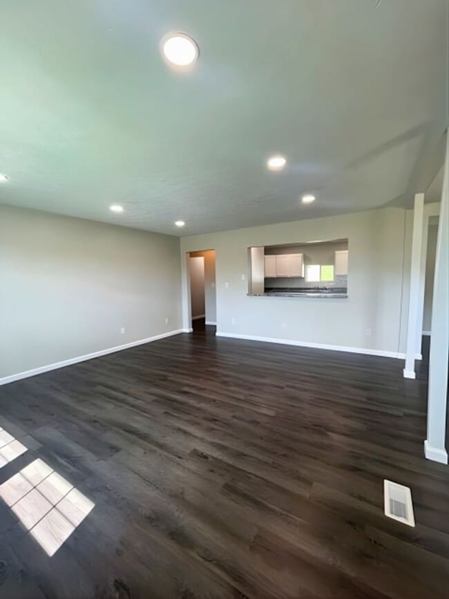 Building Photo - Modern & Spacious 3BR Home with Trendy Design Features and Large Yard!