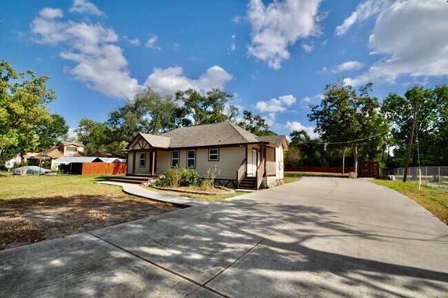 Building Photo - 7238 Evans St