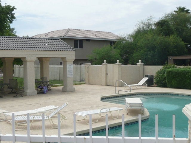 Building Photo - 1420 E Countrywalk Ln