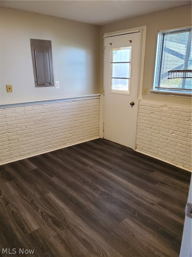 Building Photo - 35134 Spruce St