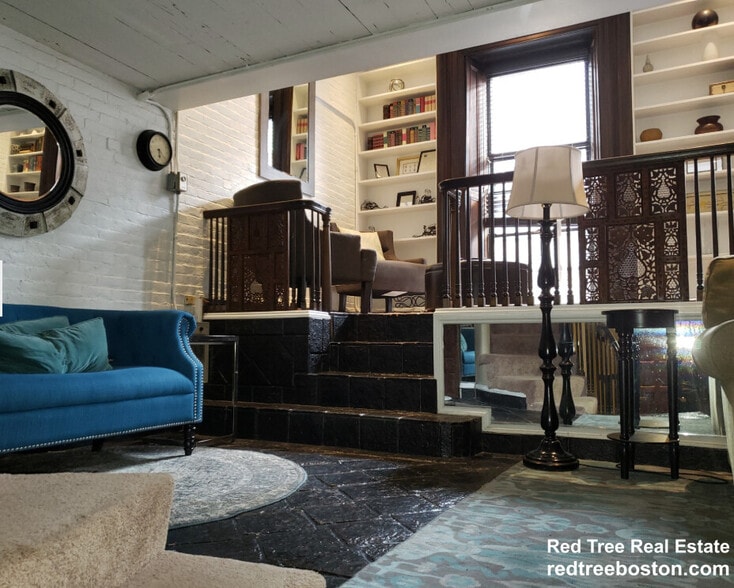 Building Photo - 115 Beacon St