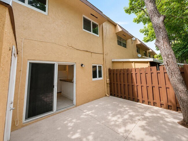 Building Photo - 5728-5728 Blueberry Ct