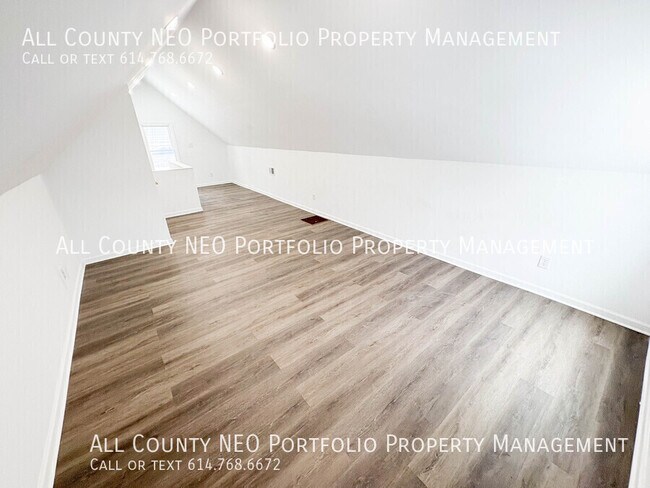 Building Photo - 1463 E Whittier St