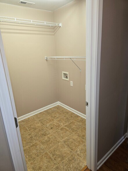 Building Photo - 1750 Pepperwood Way