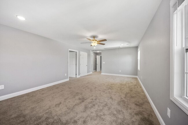 Building Photo - FANTASTIC 4 BEDROOM HOME LOCATED IN KARNS!!