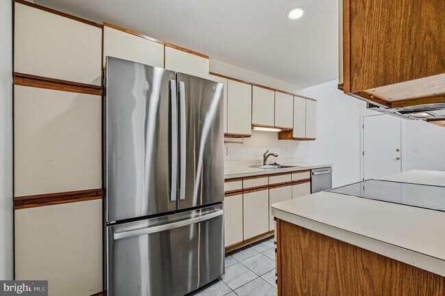 Building Photo - 207 Steeplechase Cir