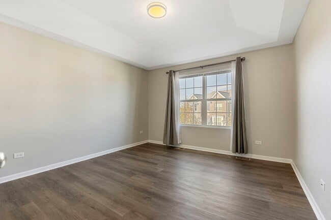 Building Photo - 2955 Madison Dr