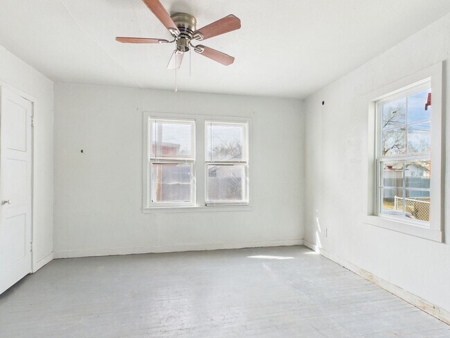 Building Photo - 2216 S Polk St