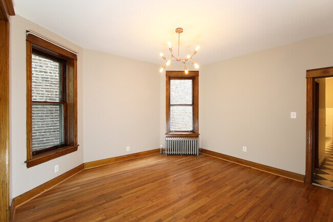Building Photo - 2036 N Sawyer Ave