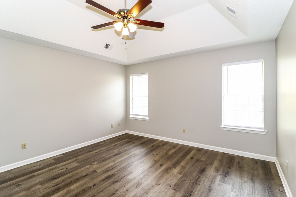 Building Photo - 6962 Lagrange Cir N