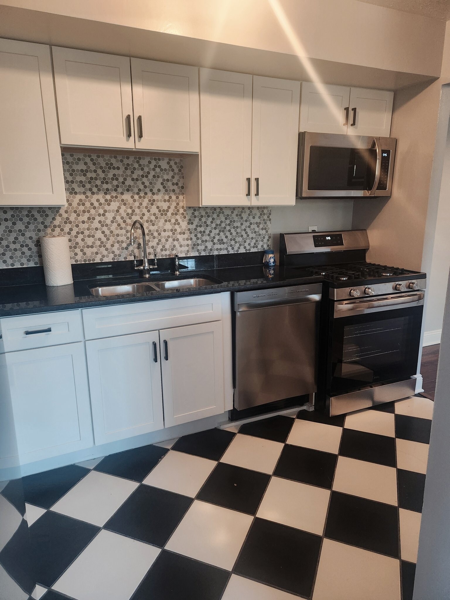 Building Photo - 4779 Columbia Rd