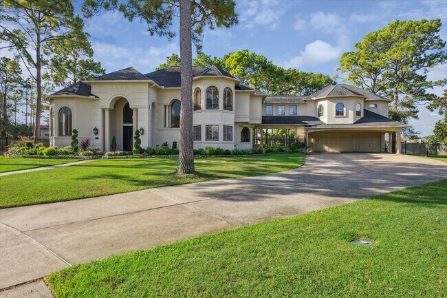 Building Photo - 600 Royal Oaks Dr