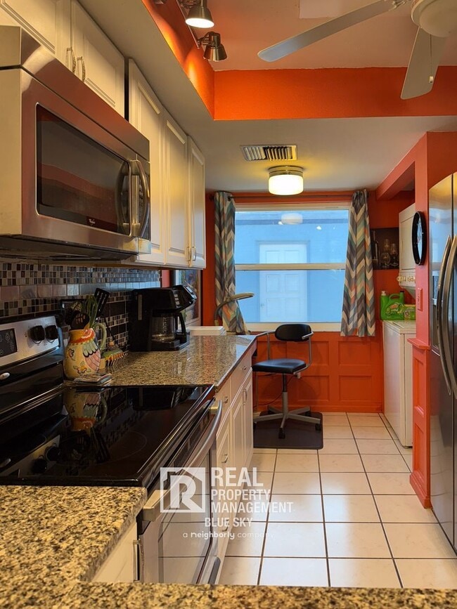 Building Photo - 9639 Greenskeeper Dr