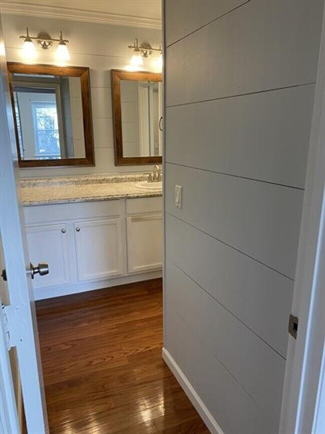 Building Photo - Green Hills Condo with Easy Access to I440