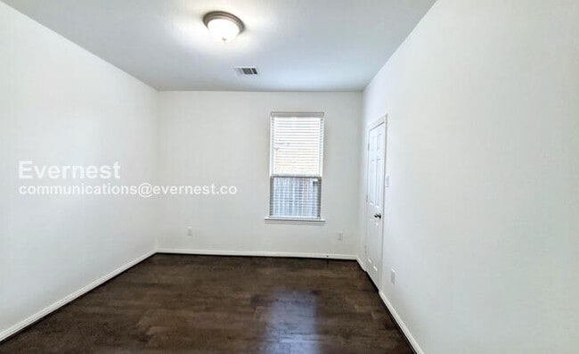 Building Photo - 4811 Sunset Park Ln