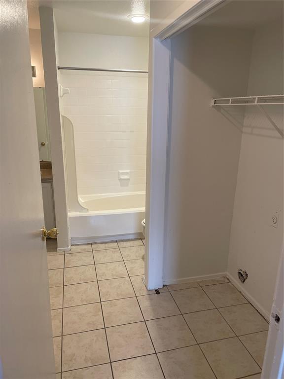 Building Photo - 8655 Village of Fondren