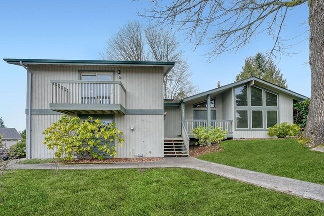 Building Photo - Single Family house on Meridian Valley Country Club.  Gated community