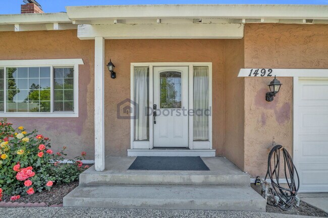 Building Photo - 1492 Via Cancion