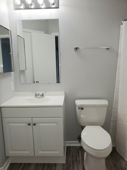 Full bath - 20 Greystone Ct