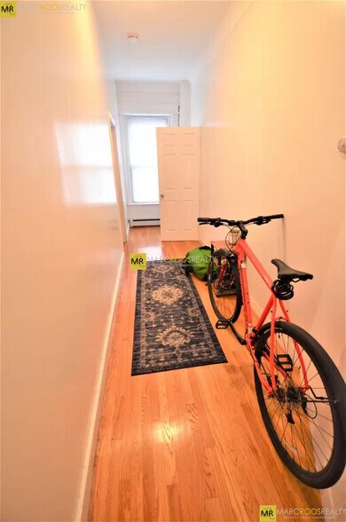 Building Photo - 521 Beacon St