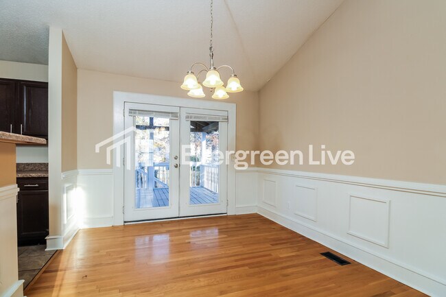 Building Photo - 425 Forest Grove Cir