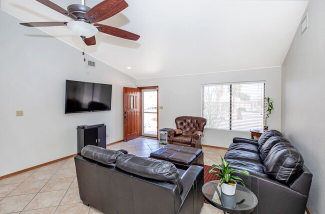 Building Photo - Spacious 2-Bedroom Home with Room to Roam ...