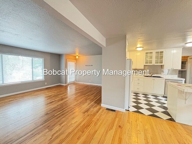 Building Photo - 708 Highland St