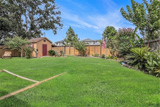 Building Photo - 2512 Village Cir Dr