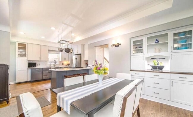 Building Photo - 986 Smith Ave