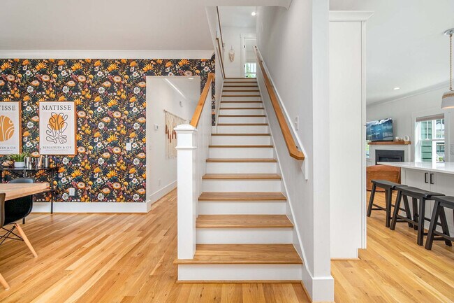 Building Photo - 2019 James St