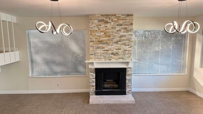 Building Photo - 22 Latitude Ct