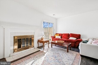 Building Photo - 8703 Village Green Ct