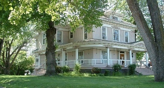 Primary Photo - Violette Apartments