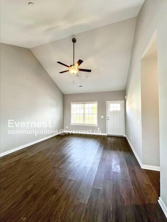 Building Photo - 1305 Ventura Ln