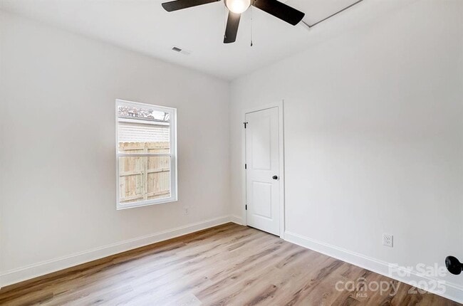 Building Photo - 424 Blanche Ave