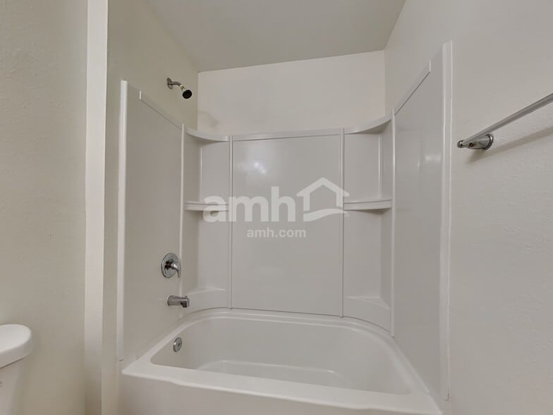 Building Photo - 851 Glendale Ln