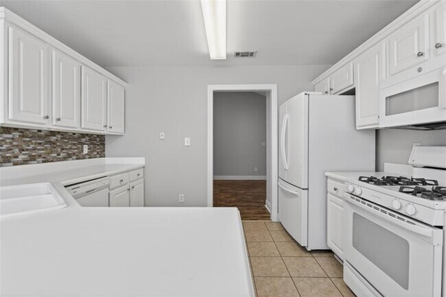 Building Photo - 5630 Saltcreek PIace NE