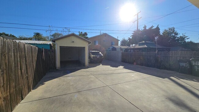 Building Photo - 40(718)