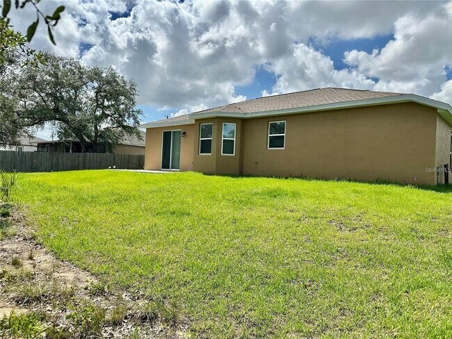 Building Photo - 13075 House Finch Rd